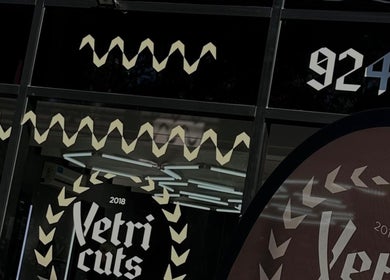 Fachada de VetriCut's en Buenos Aires, Provincia De Buenos Aires, AR, con diseño distintivo.