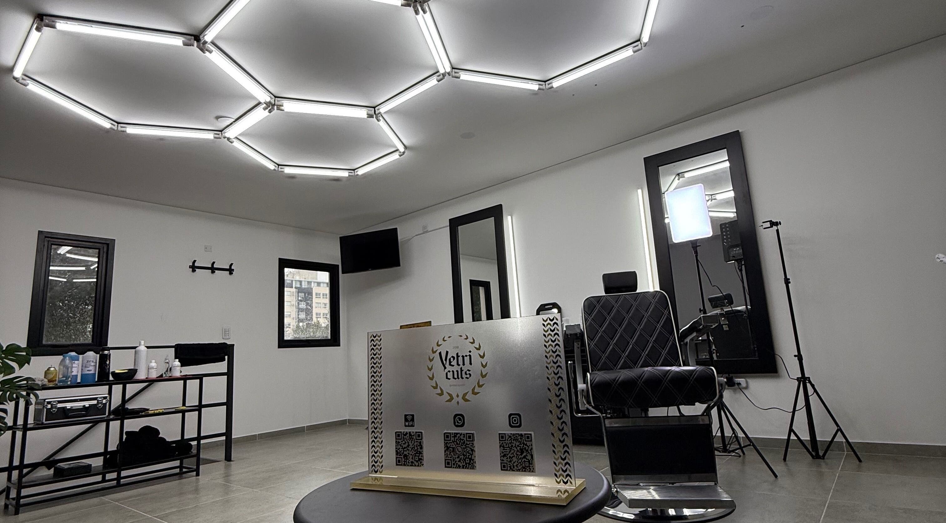 Interior moderno y minimalista de VetriCut's en Buenos Aires, Provincia De Buenos Aires, AR.