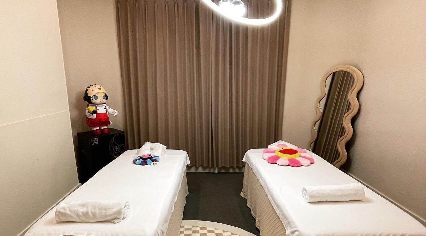 Peaceful massage room at Daydream Thai Massage & Spa South Yarra, Melbourne, Victoria, AU with twin treatment beds.