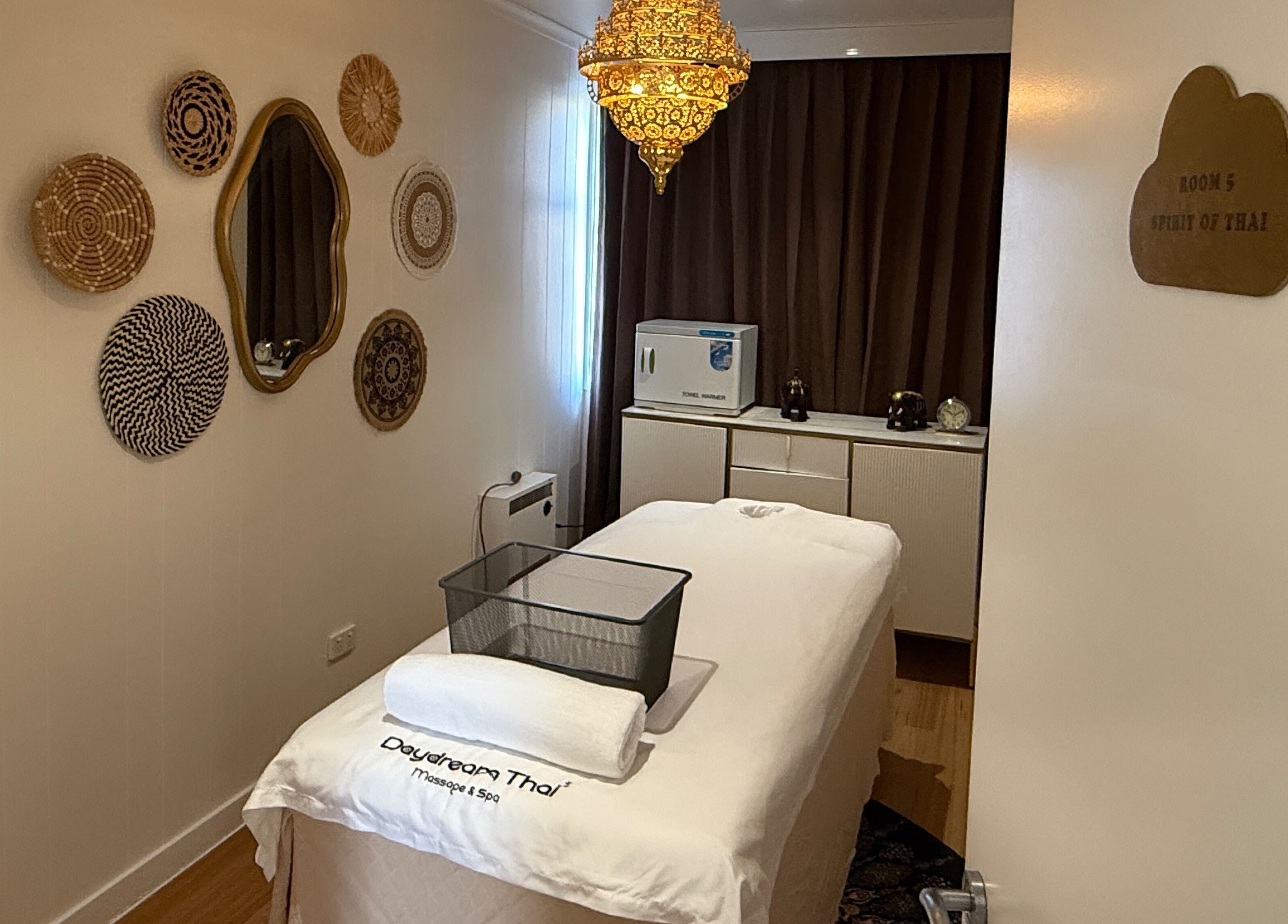 Relaxing massage room at Daydream Thai Massage & Spa South Melbourne in Melbourne, Victoria, AU with elegant decor.