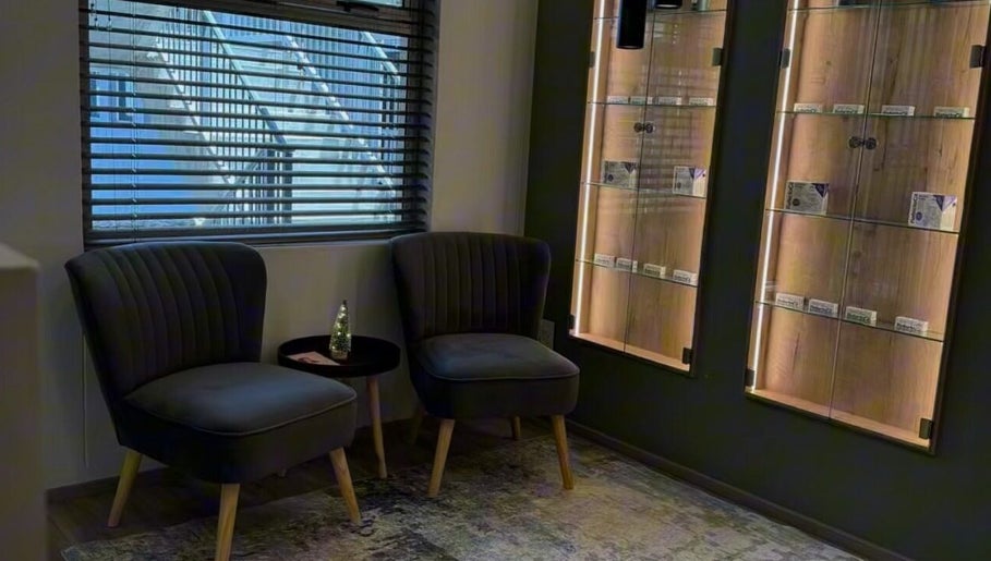 Av Brows Studio image 1