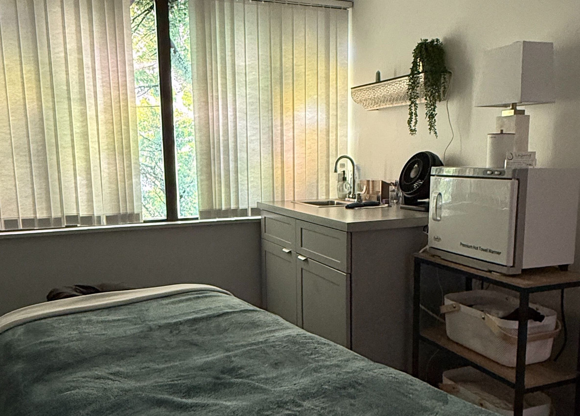 Relaxing spa room at Legend Wellness Center - Yonkers, featuring a cozy treatment bed. Yonkers, New York, US.