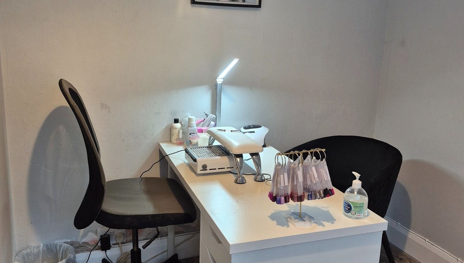 Morgy Bo Nails & Beauty image 1