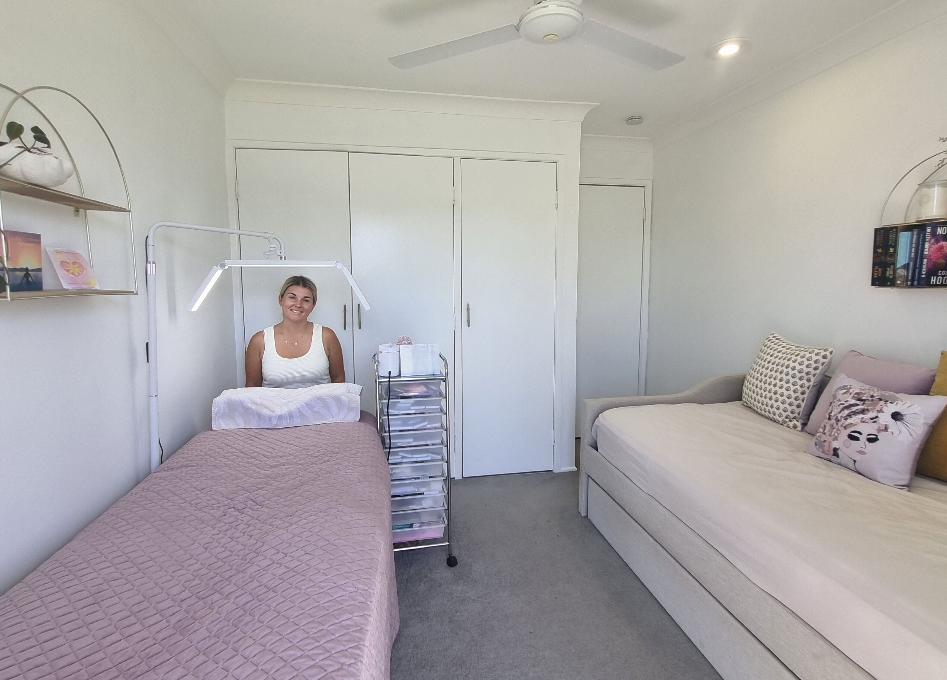Relaxing spa room at Saphire Lashes & Beauty in Burleigh Waters, Queensland, AU. Cozy ambiance with a smiling therapist.