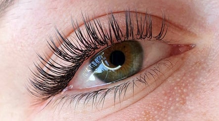 Anouska. Lash Artist & Educator image 3