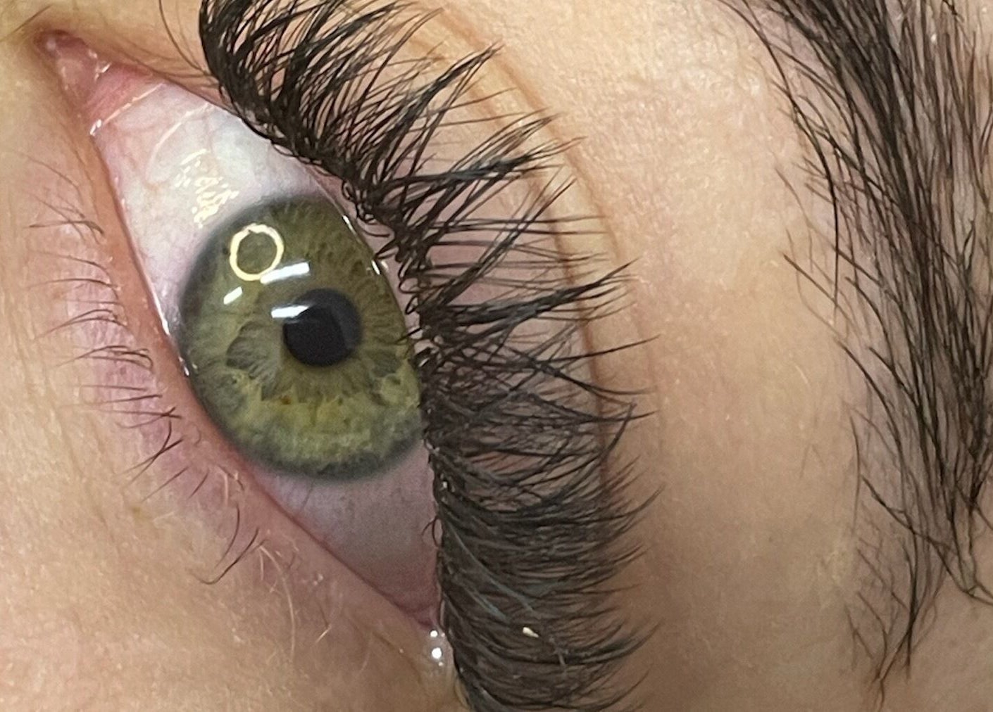 Close-up of expertly styled lashes at Lashes by Simone, Boksburg, Gauteng, ZA showcasing natural beauty.