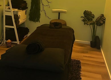 Relaxing massage room at Wandong Wellness Retreat, Wandong, Victoria, AU, designed for ultimate tranquility.