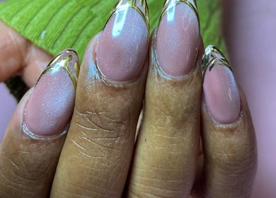 Elegant gold-accented nails at Nail and Art by Viola, Midrand, Gauteng, ZA, showcasing expert nail artistry.