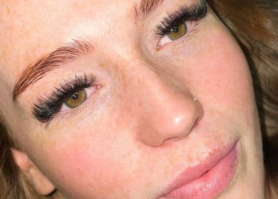 Close-up of expertly applied eyelashes at Bartle Beauty in South Normanton, England, GB for stunning eye allure.