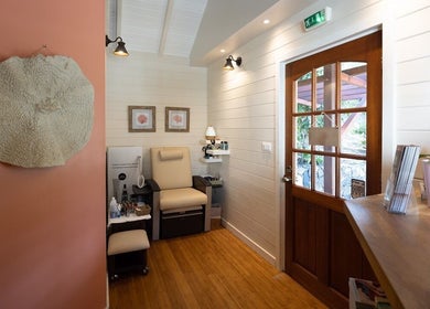 Cozy interior of TI SPA in Grand Case, Collectivité De Saint-Martin, showcasing a comfortable treatment chair.