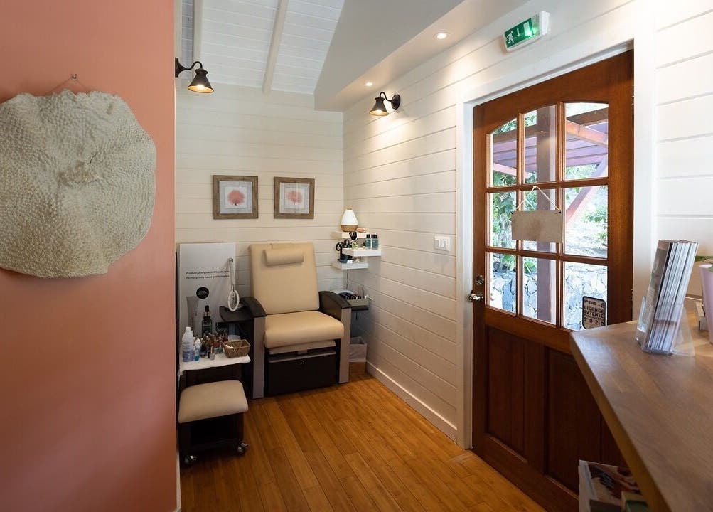 Reception area of TI Spa at Grand case, Collectivité De Saint-martin, MF with serene decor.