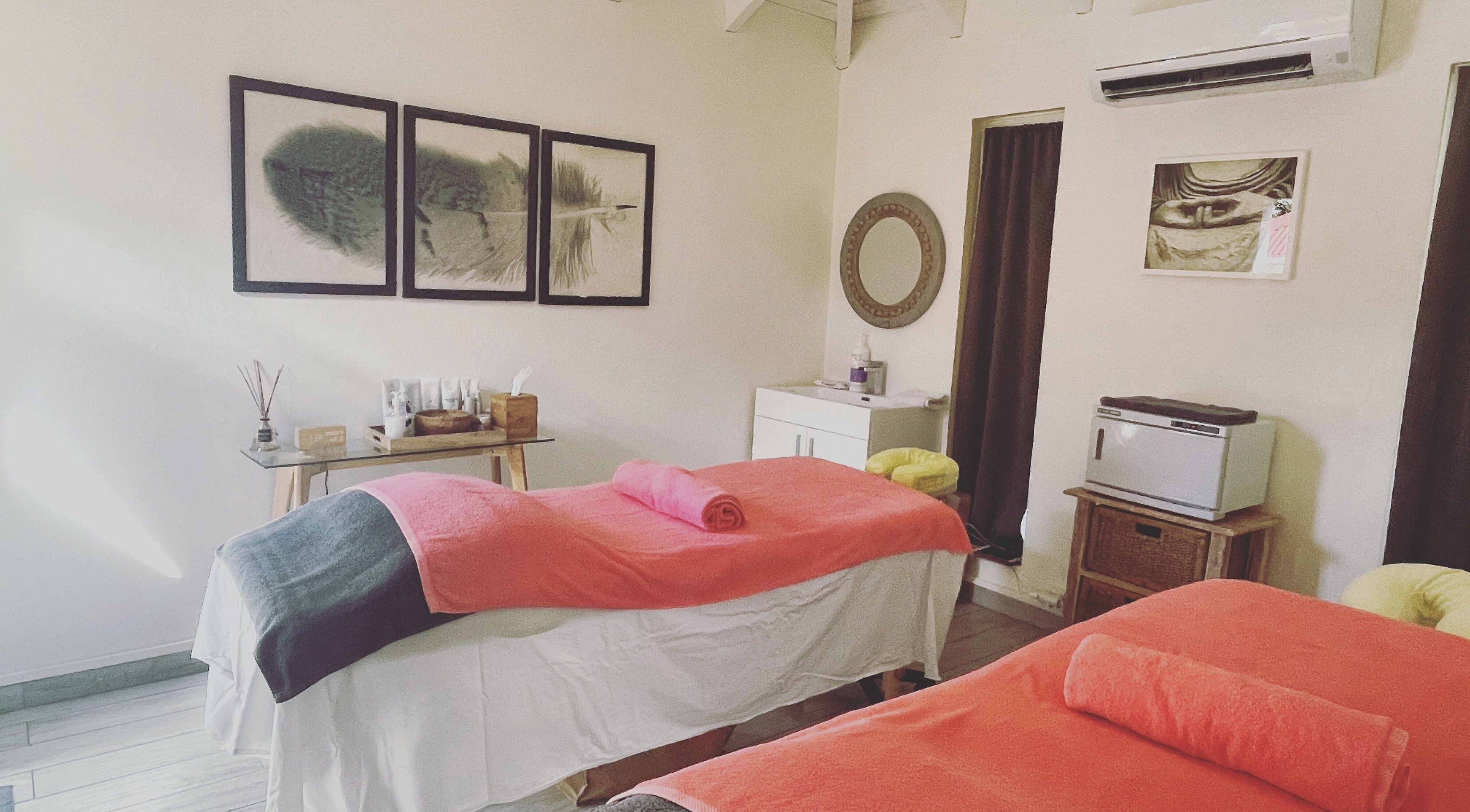 Relaxing massage room at TI Spa in Grand Case, Collectivité De Saint-martin, MF with cozy twin beds.