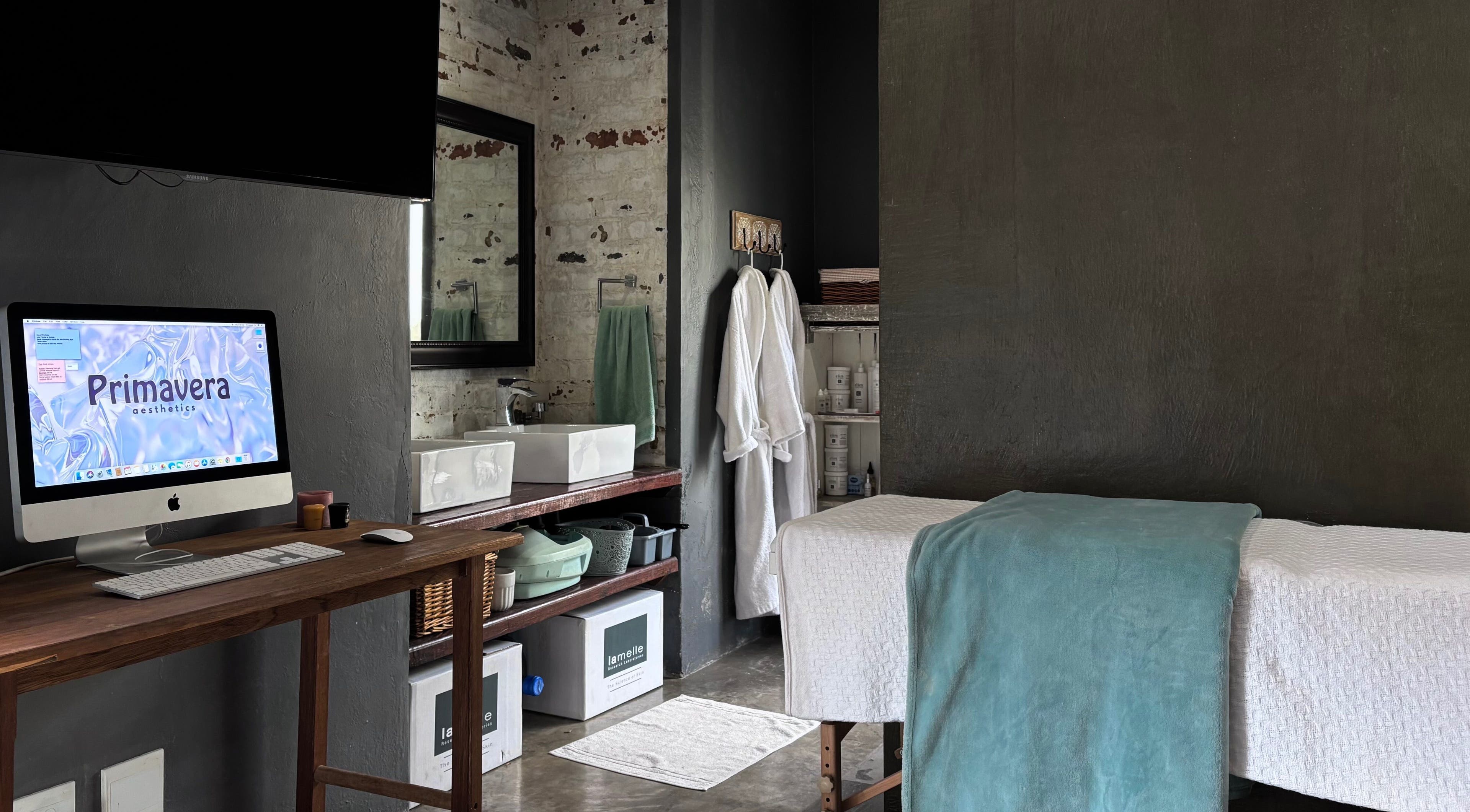 Relaxing treatment room at Primavera Aesthetics, Olifantsfontein, Gauteng, ZA with modern decor and serene ambiance.