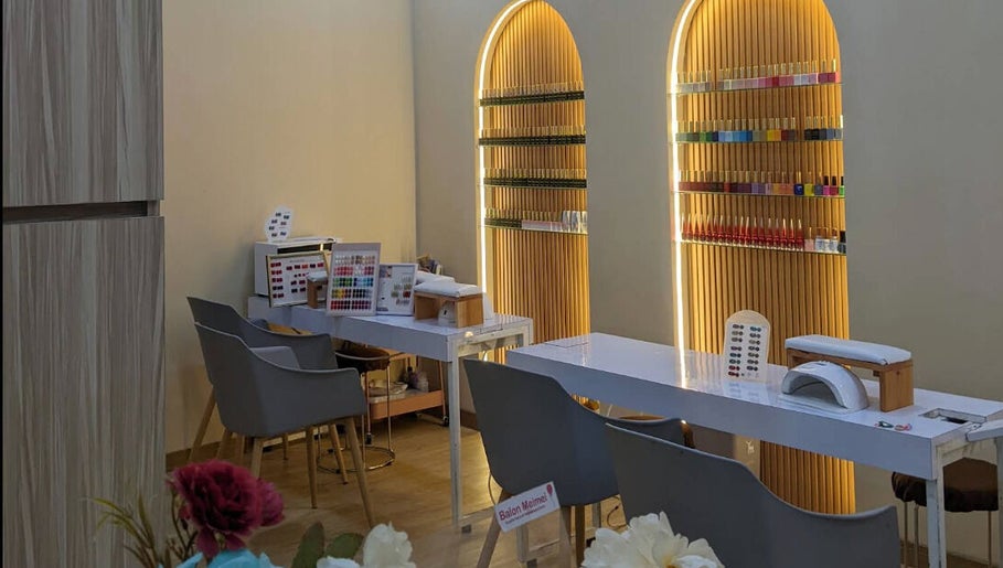 Chic nail studio at MD Beauty Lash in Jawa Barat, ID, features sleek tables and vibrant polish displays.