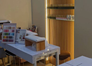 MD Beauty Lash nail salon in Jawa Barat offers a chic manicure station with vibrant polish selection.