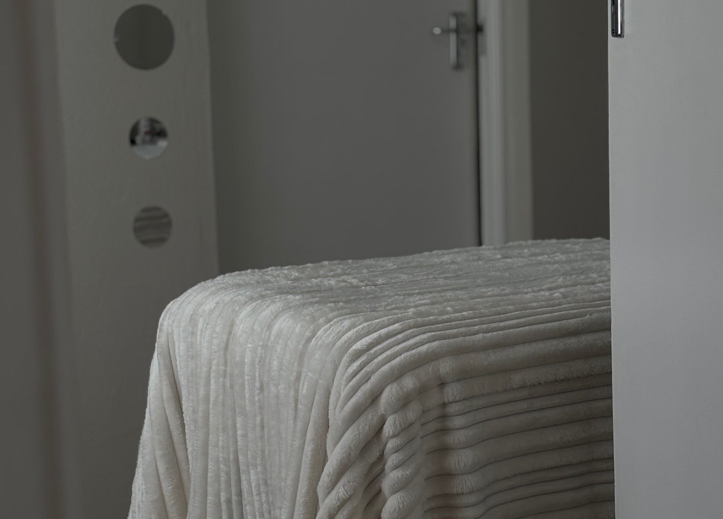 Elegant treatment room at Aesthetic Aura, Randburg, Gauteng, ZA with plush massage bed.