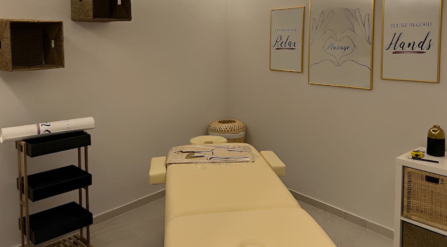 Уютна масажна стая в Artline Beauty Aesthetic Center, София, Област София, BG.