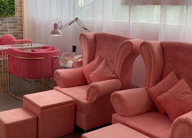 Elegant pink seating at Kath Nail Lounge in Guagua, Central Luzon, PH offering relaxation and style.
