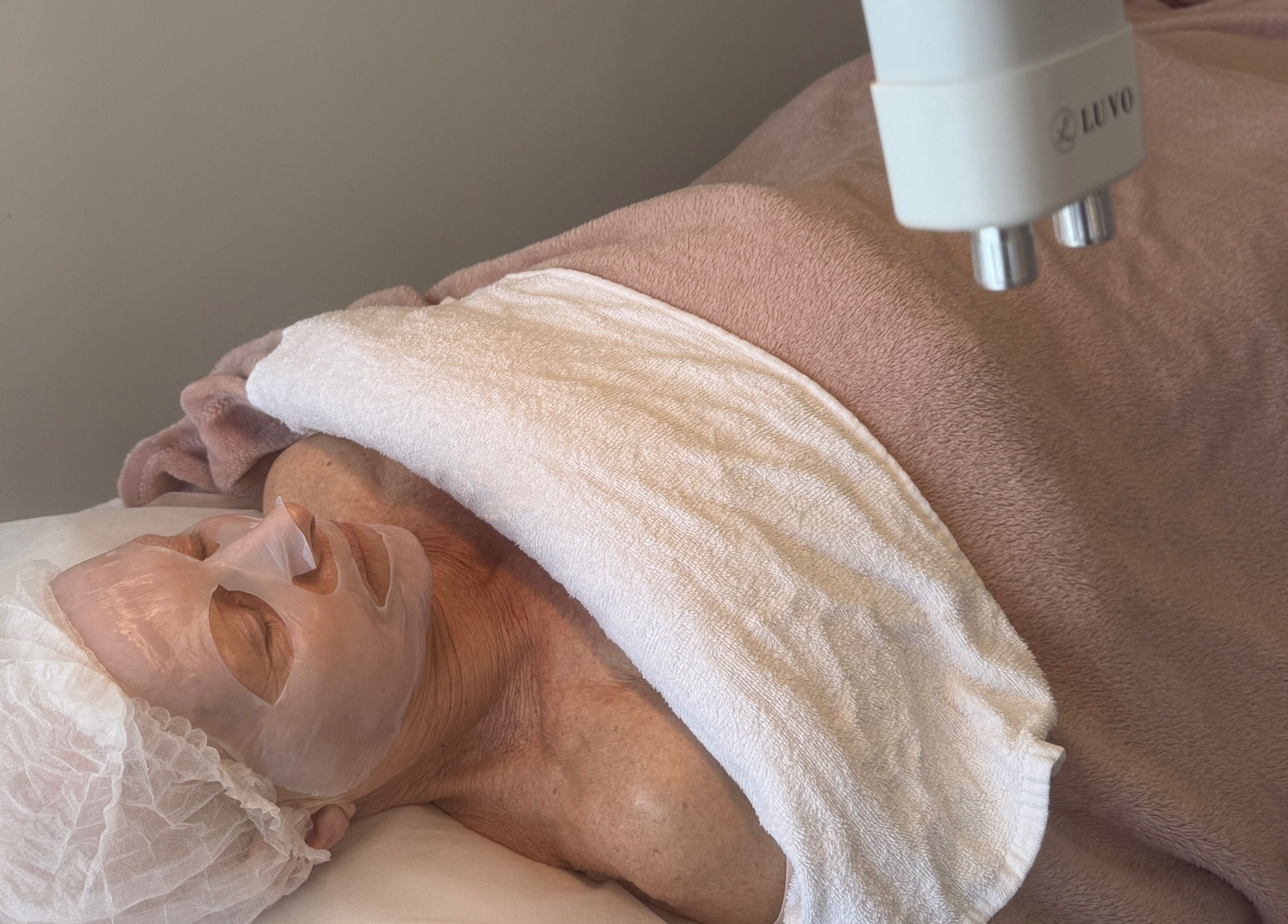 Relaxing facial treatment at Skin & Brow Collective, Peregian Springs, Queensland, AU. Luxurious skincare session.