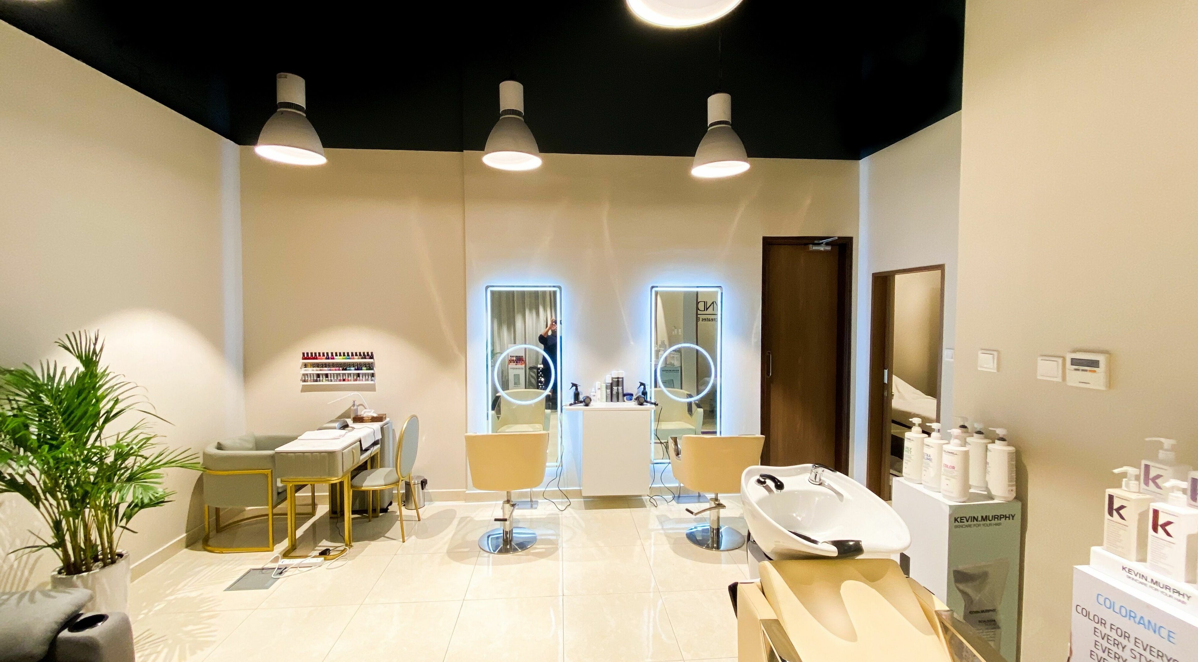 Chic salon setup at South Beauty Centre, دبي, دبي, AE with stylish chairs and illuminated mirrors.