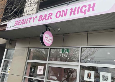 Entrance of Gelled by NR in Melbourne, Victoria, AU with a pink Beauty Bar sign.