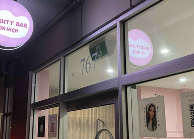 Front of Gelled by NR, a beauty venue in Melbourne, Victoria, AU, featuring lit signage and glass doors.