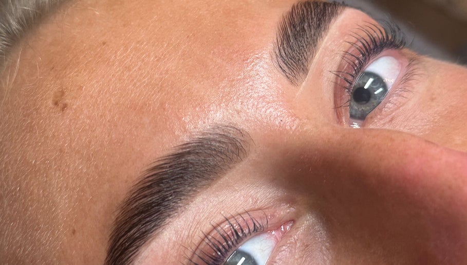 Brows by Shauna Bild 1