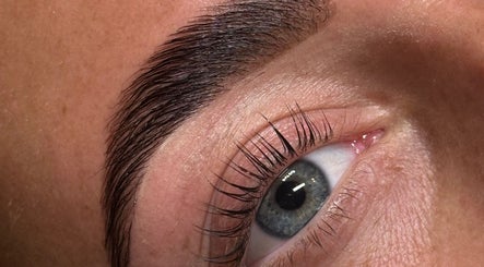 Brows by Shauna Bild 2