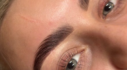 Brows by Shauna Bild 3