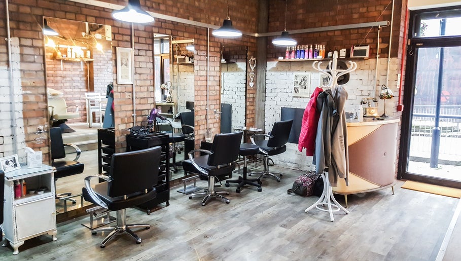 The Style Lounge JQ image 1