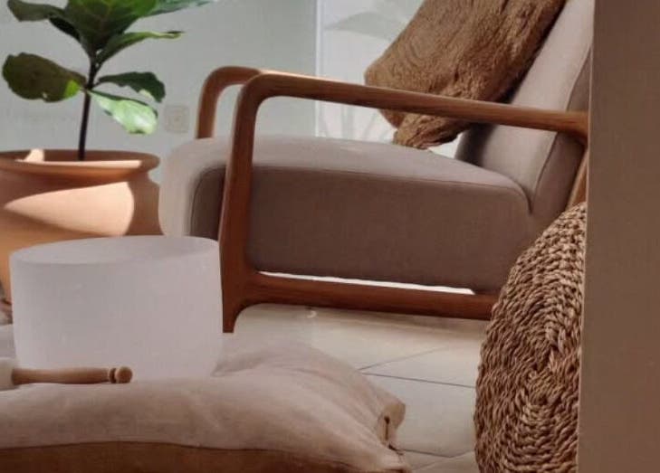 Peaceful lounge area at Naós Massage and Wellness Studio, Kos, Greece, GR with cozy chair and plant.