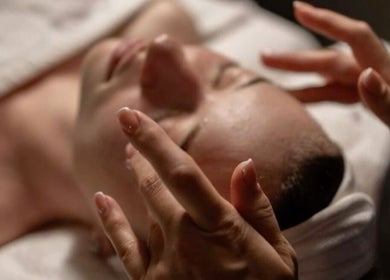 Soin du visage relaxant à Clinique SL Esthétique Chambly, Chambly, Québec, CA. Expérience de bien-être ultime.