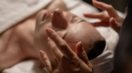 Soin du visage relaxant à Clinique SL Esthétique Chambly, Chambly, Québec, CA. Expérience de bien-être ultime.