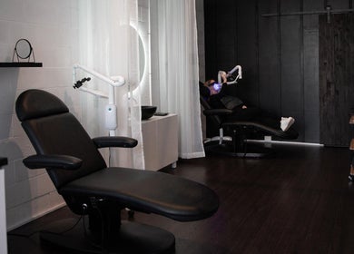Sleek interior of The Whitening Co - Whangarei in Whangārei, Northland, NZ featuring modern dental chair and equipment.