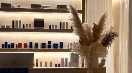 Immagine 2, Vanity House
