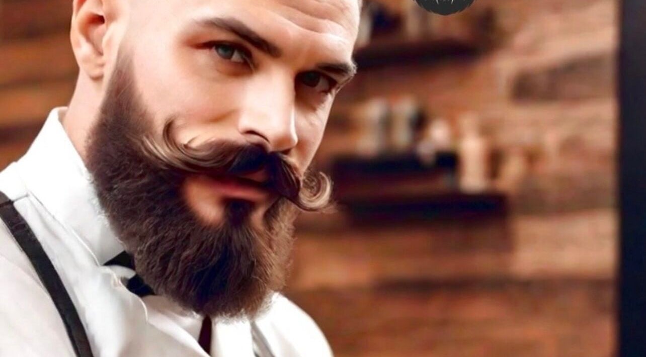 Uomo con barba curata presso MisterX Lugano, Lugano, Ticino, CH per un look moderno e sofisticato.