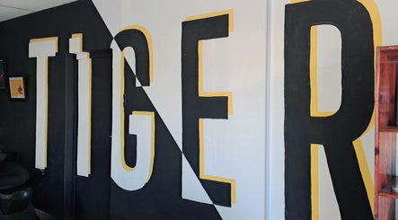 Image de Stag 'n Dear Barber and Hairstylist 3