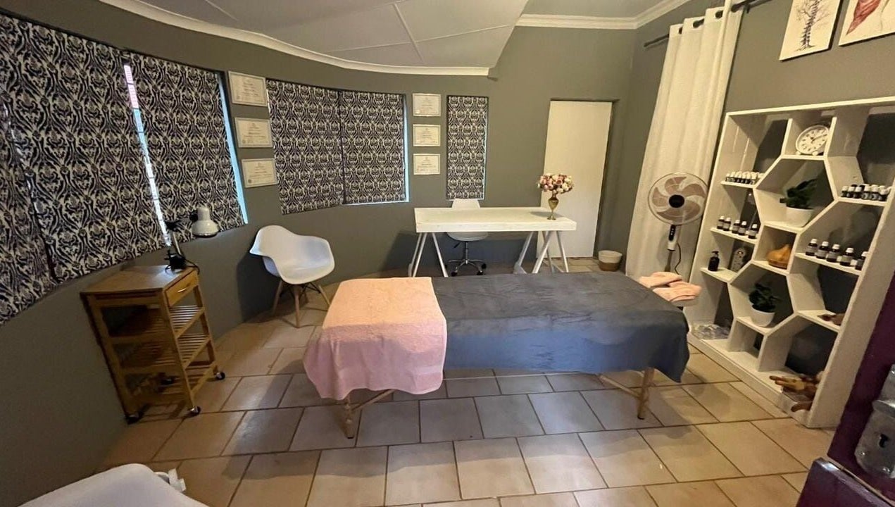 Massage Specialist - House of Muscle Therapy, Modimolle, Limpopo, ZA, serene massage room with cozy decor.