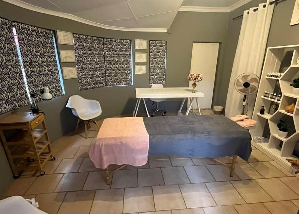 Massage Specialist - House of Muscle Therapy, Modimolle, Limpopo, ZA, serene massage room with cozy decor.