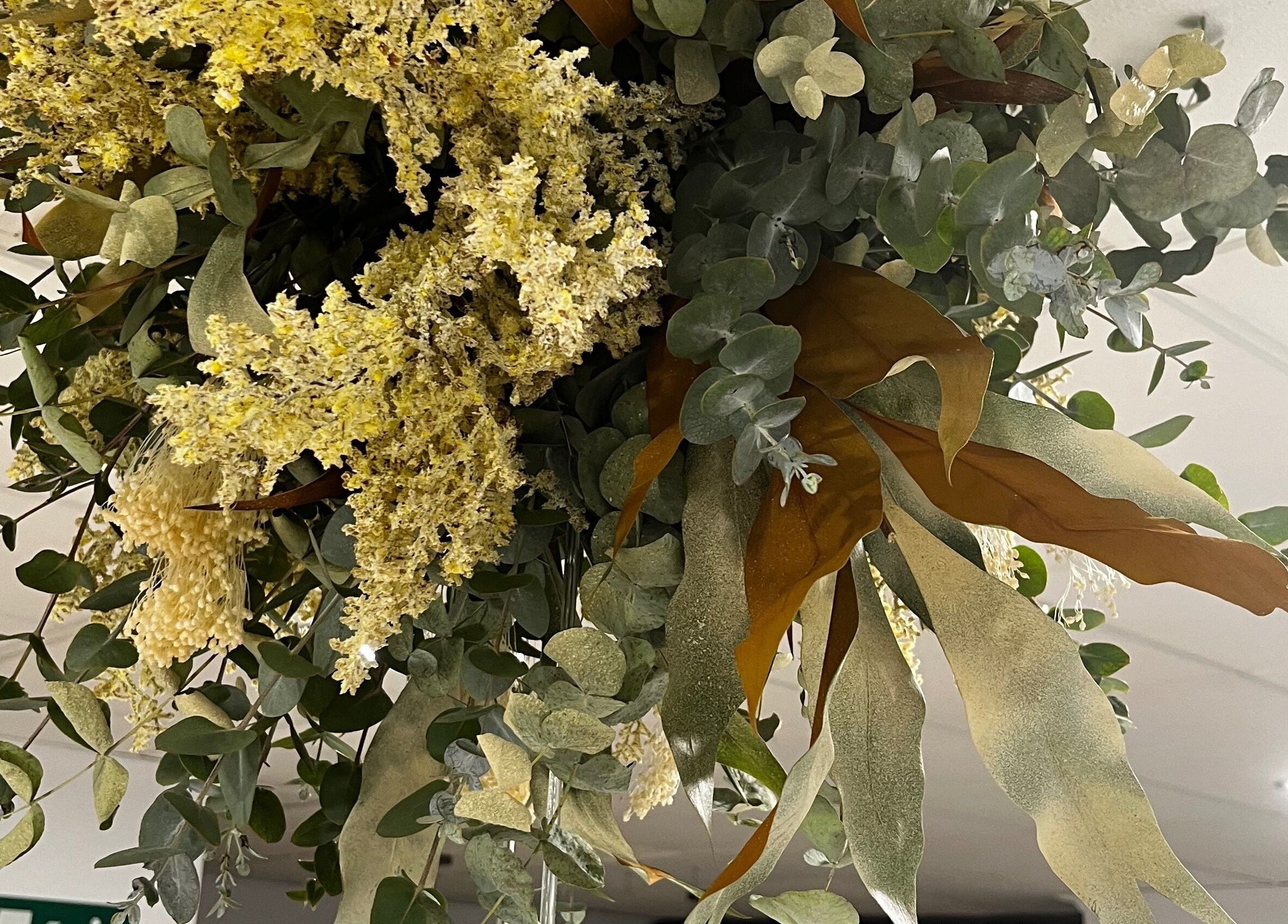 Detalle de adornos florales en R Estilistas, Alacant, Comunidad Valenciana, ES