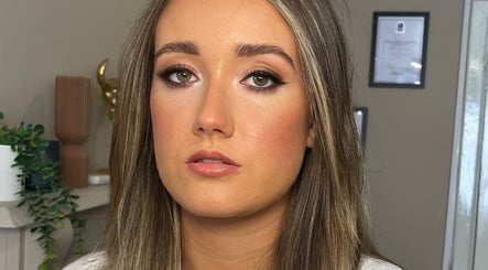 Caitlin Marie Makeup imej 2