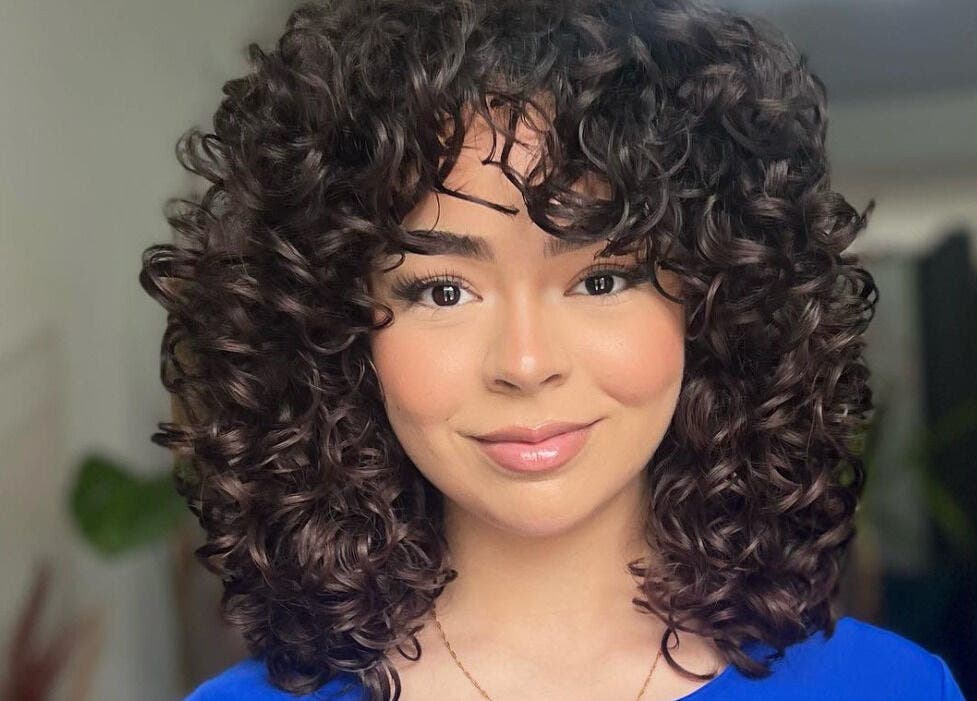 Smiling woman with styled curls at Doctor Curlz, Paradijswijk, AW.