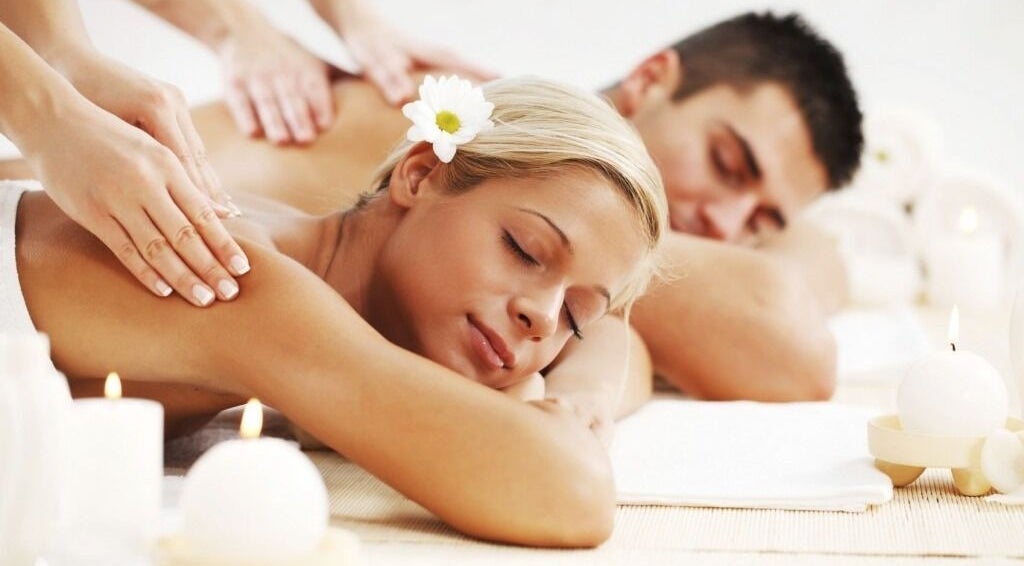 Relaxing couple massage at Alecia's Health & Beauty in Worcester, Western Cape, ZA, enhancing wellness and tranquility.