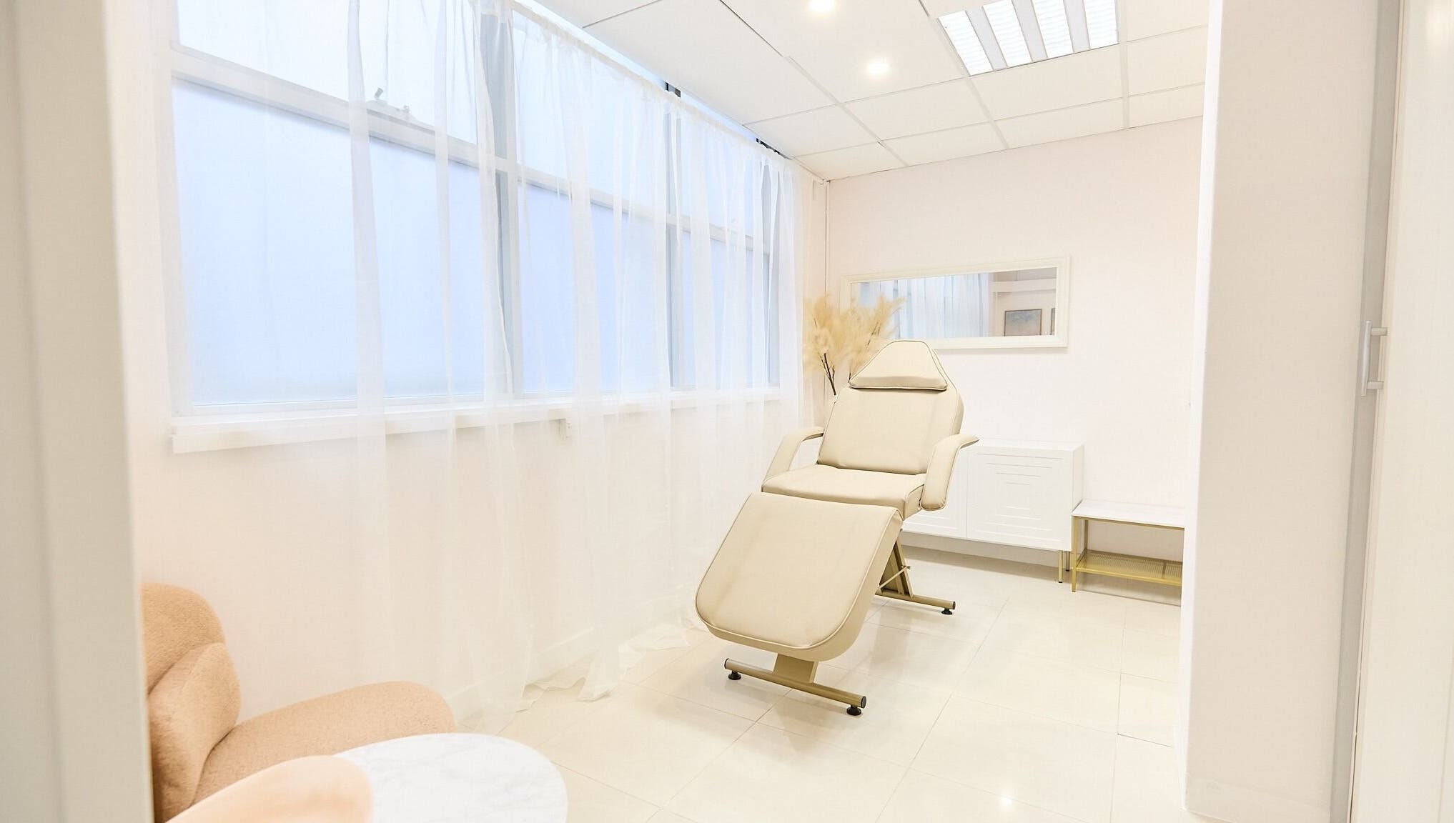 Relaxing treatment room at Arte Aesthetics, Sydney, New South Wales, AU with a plush recliner and soft decor.