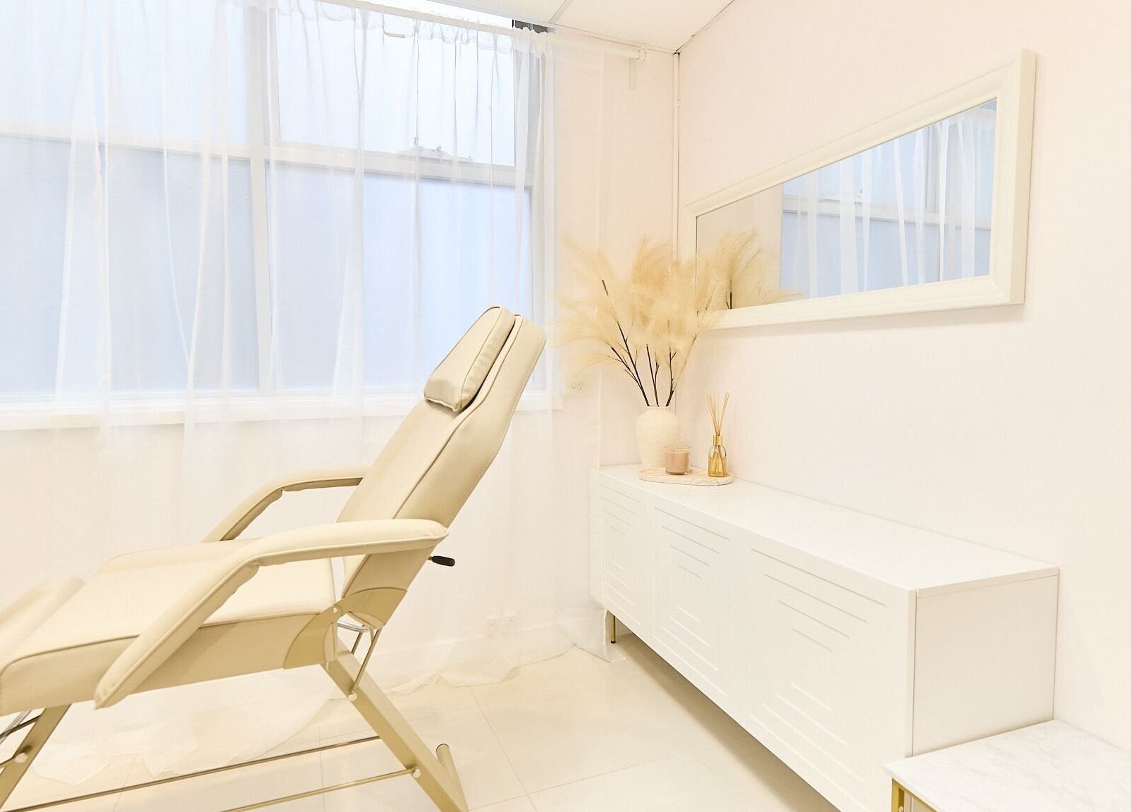 Elegant treatment room at Arte Aesthetics in Sydney, New South Wales, AU featuring a plush recliner.