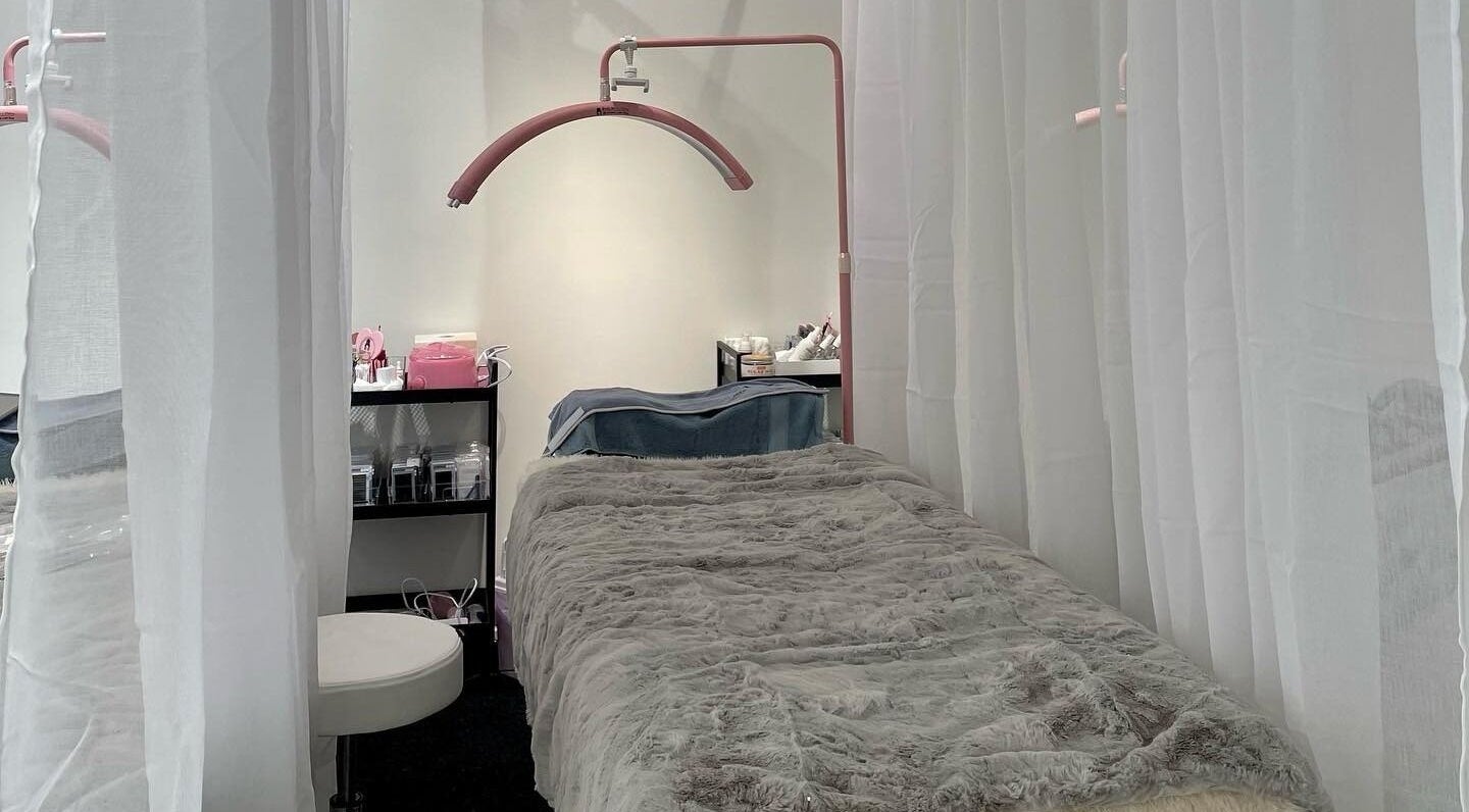 Relaxing treatment bed at Beauty Bar n Makeup, Lash n Brows in Auckland, Auckland, NZ with soft lighting.