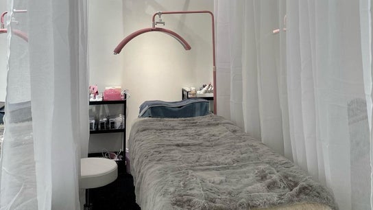 Beauty Bar n Makeup, Lash n Brows