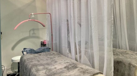 Cozy treatment room at Beauty Bar n Makeup, Lash n Brows in Auckland, Auckland, NZ with soft lighting and plush bed.