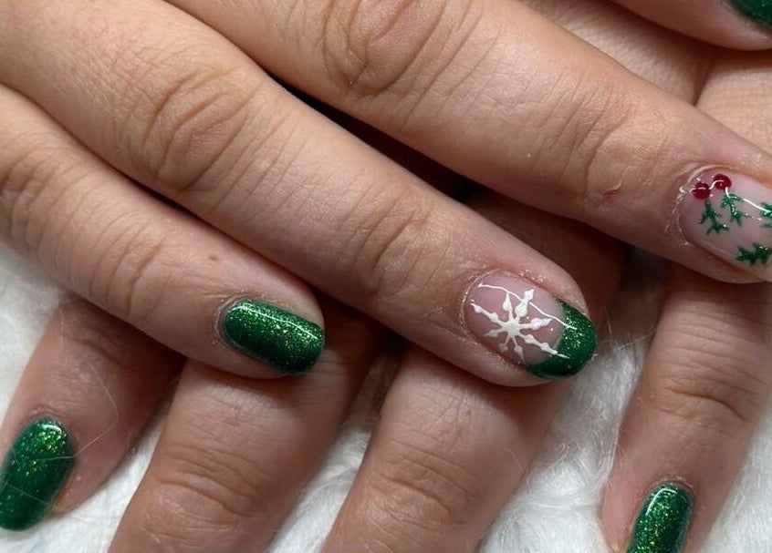 Christmas-themed nail art at Simply Elegant Nail and Beauty in Timaru, Canterbury, NZ.