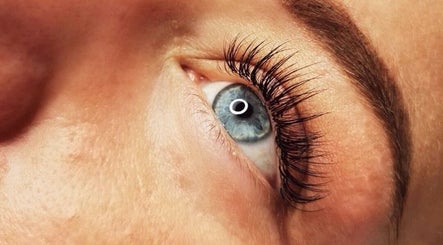 Lash Lounge Nine